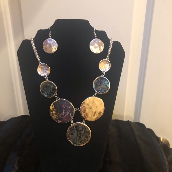 Silver Tone Textured Disc Necklace Set - Picture 4 of 6